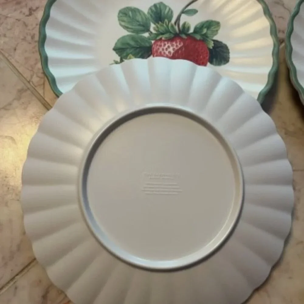 NEW Set of 4 Farmhouse Berries Melamine Salad / Dessert / Appetizer Plates